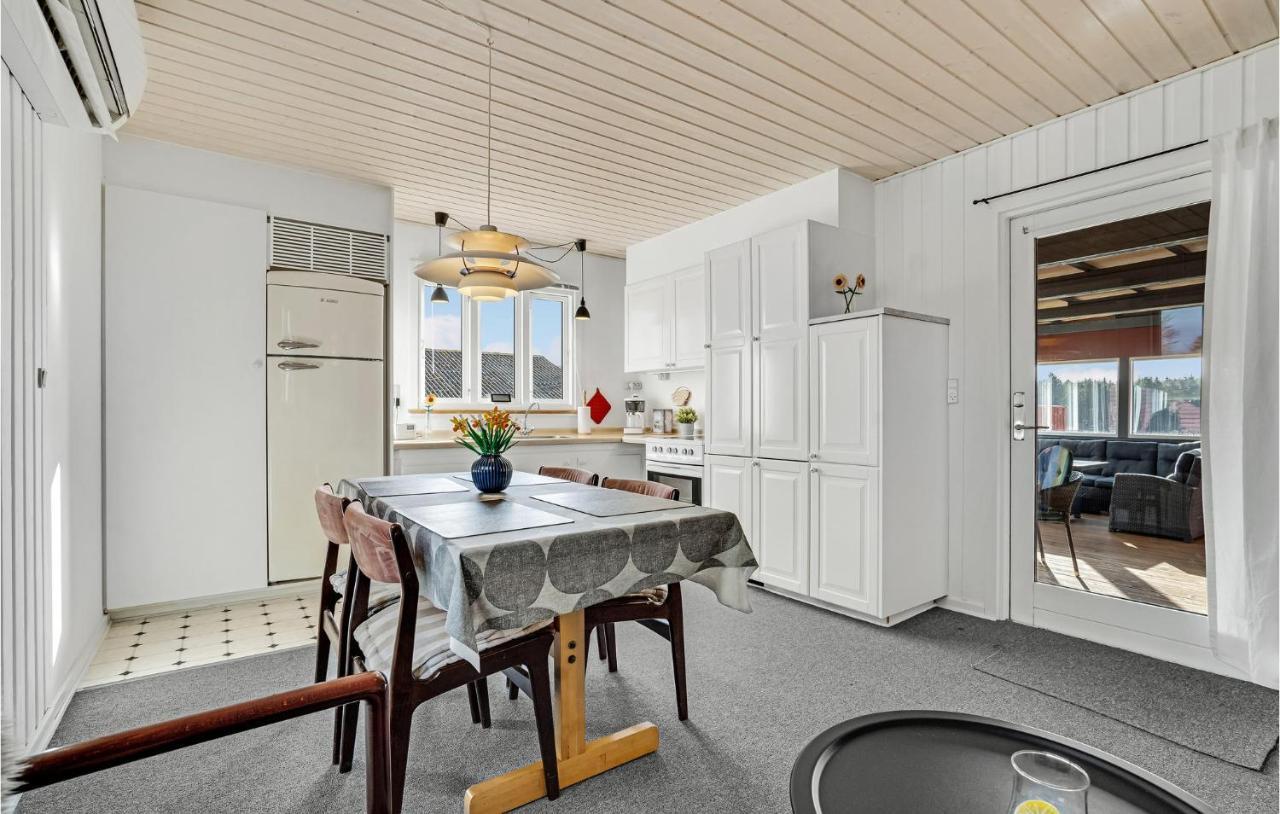 3 Bedroom Lovely Home In Give Uve Bagian luar foto